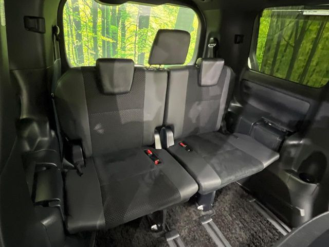 3列目シートはもちろん状態良好☆大人でもゆったりと座って頂けますので、大人数でのお出かけもラクラクです♪ご家族で、気の知れた仲間で、ドライブに行くのが楽しみですね♪