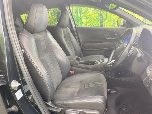 運転席シート廻りは使用感も少なく、良好な状態となっています。前オーナー様が丁寧に使っていたことがよくわかりますね。