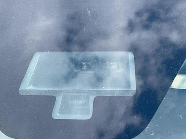 【スズキ セーフティサポート】走行中に前方の車両等を認識し、衝突しそうな時は警報とブレーキで衝突回避と被害軽減をアシスト。より安全にドライブをお楽しみいただけます。