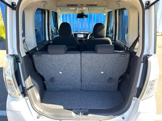 ���i�̂���������ʋ΁A���}���ɏ\���ȉ׎��X�y�[�X���m�ۂ��Ă���܂��B�Z�J���h�V�[�g��|���ƁA�傫�ȉו��̐ύڂ��\�ł���