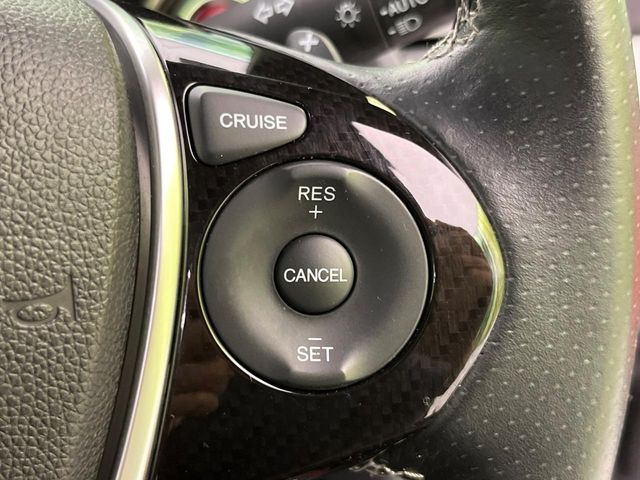 【クルーズコントロール】高速道路もラクラク走行。アクセルを離しても一定速度で走行ができ、長距離運転時の負担を軽減!加速・減速も簡単なスイッチ操作で調整できます。