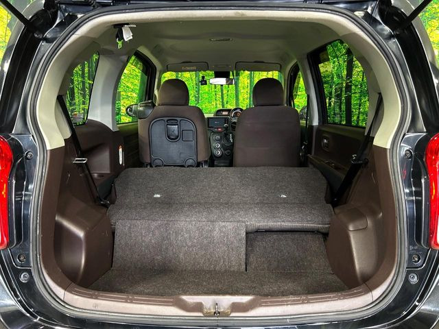 ���i�̂���������ʋ΁A���}���ɏ\���ȉ׎��X�y�[�X���m�ۂ��Ă���܂��B�Z�J���h�V�[�g��|���ƁA�傫�ȉו��̐ύڂ��\�ł���