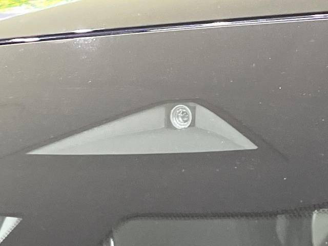 �y�C���e���W�F���g�G�}�[�W�F���V�[�u���[�L�z�t�����g�J�����őO���̎ԗ�����s�҂����m�B�Փ˂������Ȏ��͏Փ˔�Q�y���u���[�L���쓮�A�Փˉ�����T�|�[�g�B�����S�Ƀh���C�u�����y���݂��������܂��B