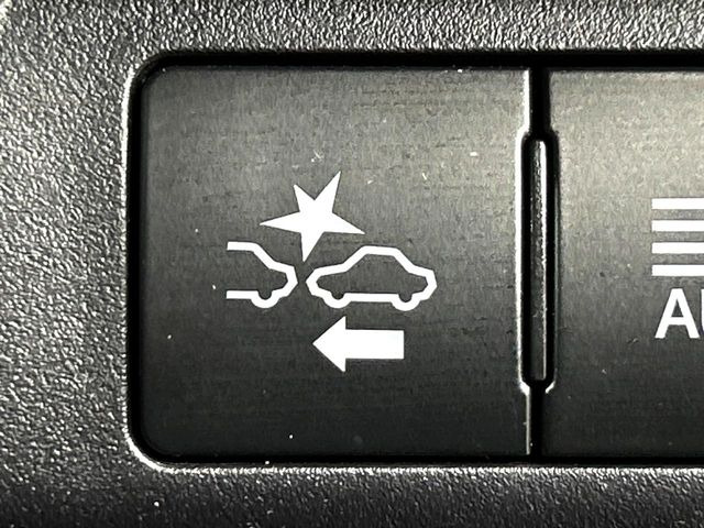 �y�v���N���b�V���Z�[�t�e�B�z�O���̎ԗ��������m���A�Փ˂������Ȏ��͌x��Œ��ӂ𑣂��A�u���[�L�𓥂ޗ͂��T�|�[�g�B�u���[�L�𓥂߂Ȃ������ꍇ�͏Փ˔�Q�y���u���[�L���쓮�A�Փˉ�����T�|�[�g���܂��B