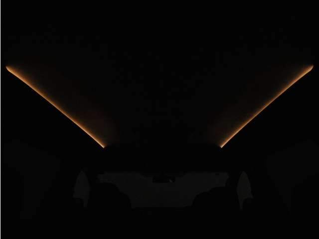 夜間に室内を照らしてくれるルームライトです