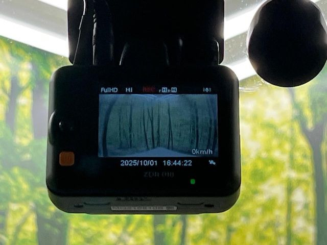 【ドライブレコーダー】安心・安全なカーライフに必須のドライブレコーダーを装備!走行中はもちろん、あおり運転や事故に遭遇した際の状況も映像で記録し、万一のリスクに備えます。