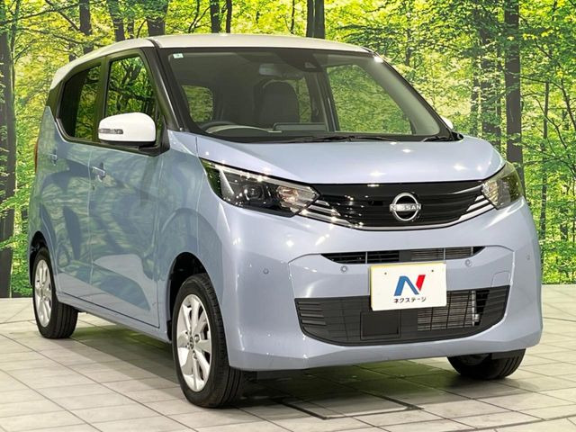 高透明度のガラス皮膜で撥水はもちろん、上質なツヤ・光沢を実現。紫外線や酸性雨から大切な愛車を保護し、色あせ・劣化を防止。「弾スプラッシュコート」、「弾プリミッサコート」からお選びいただけます。