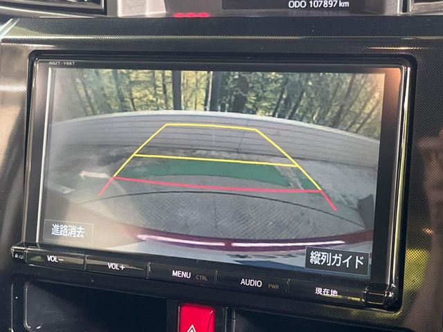 【バックカメラ】駐車時に後方がリアルタイム映像で確認できます。大型商業施設や立体駐車場での駐車時や、夜間のバック時に大活躍!運転スキルに関わらず、今や必須となった装備のひとつです!