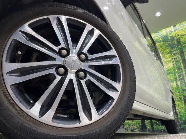 【純正15インチアルミホイール】外観にマッチした純正アルミホイールを装着しております。各種社外アルミホイールや、スタッドレスタイヤも取扱いしております。是非ご相談ください♪