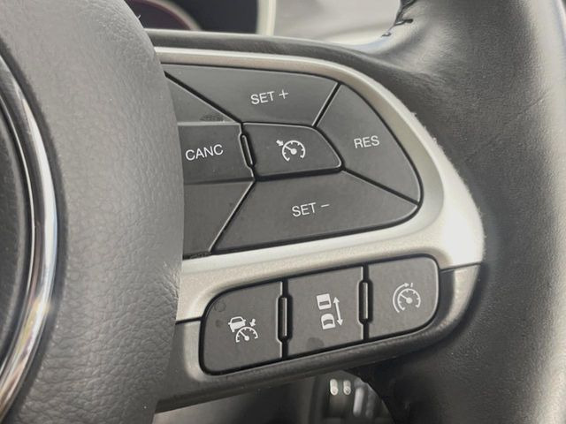 ●レーダークルーズコントロール:前の車との車間距離を一定にとりつつ、一定速度で自動走行してくれる次世代のクルーズコントロール!主に高速道路や自動車専用道路で使用する便利な機能です!