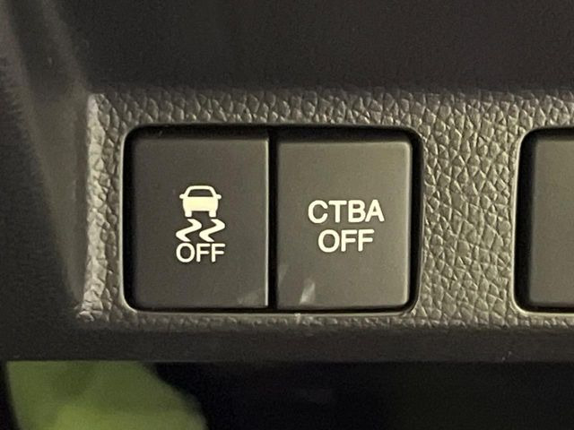 【シティブレーキアクティブシステム】低速走行中に前方の車両等を認識し、衝突しそうな時は警報とブレーキで衝突回避と被害軽減をアシスト。より安全にドライブをお楽しみいただけます。