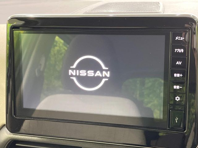 【ディスプレイオーディオ】お手持ちのスマートフォンとの連携で、ナビや音楽再生など各種アプリを使用可能。スマホに近い感覚でお使いいただけます♪