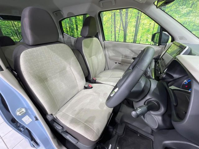 運転席シート廻りは使用感も少なく、良好な状態となっています。丁寧に使われていたことがよくわかりますね。