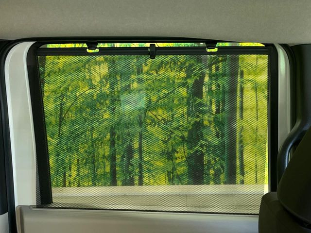 �y���A���[���T���V�F�[�h�z�㕔�h�A�ɂ̓T���V�F�[�h�𑕔��B�������������V���b�g�A�E�g�B���K�Ƀh���C�u���y���߂܂��B���[�����Ȃ̂Ŏg��Ȃ��Ƃ��ɂ̓X�b�L�����[�B