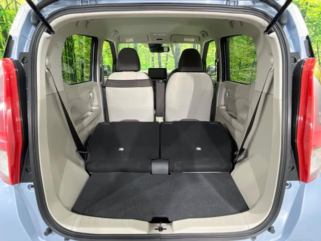 普段のお買い物や通勤、送迎等に十分な荷室スペースを確保しております。セカンドシートを倒すと、大きな荷物の積載も可能です♪