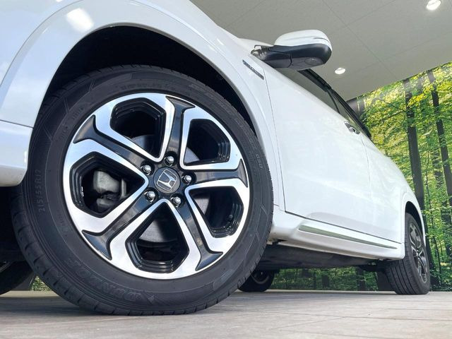 【純正アルミホイール】外観にマッチした純正アルミホイールを装着しております。各種社外アルミホイールや、スタッドレスタイヤも取扱いしております。是非ご相談ください♪