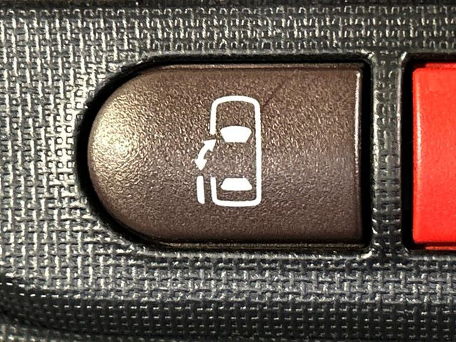 �y�p���[�X���C�h�h�A�z�X�}�[�g�L�[��^�]�Ȃ̃X�C�b�`�ŃX���C�h�h�A�̊J���\���d��������͂����ăh�A���J����K�v�������A���������q�l�ł��A�d���ו��������Ă��鎞�����N�ɊJ���߂ł��܂���