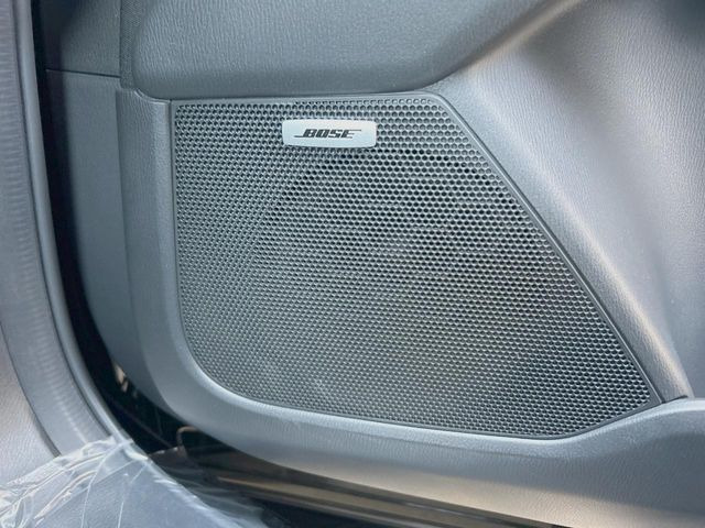 �yBOSE�T�E���h�V�X�e���z���[�J�[�I�v�V�����̍��i�ʃT�E���h�V�X�e���𓋍ځB��p�̃`���[�j���O���{���ꂽ�召�l�X�ȃX�s�[�J�[����ǎ��ȃT�E���h���t�ł��A�Տꊴ���ӂ�鉹����Ԃ����o���܂��B