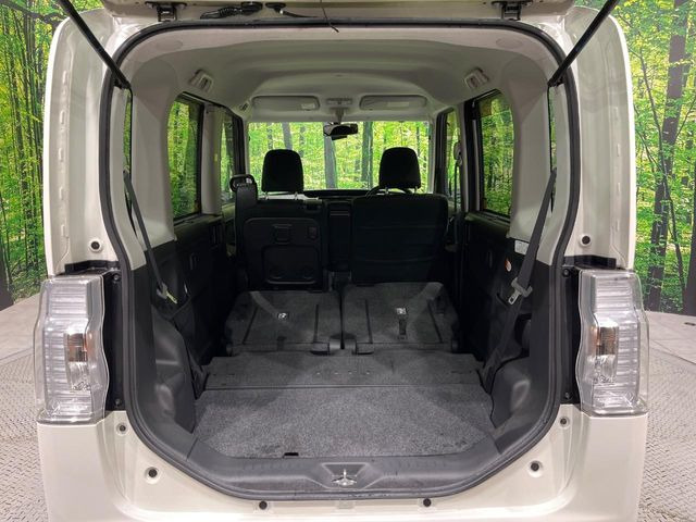 後席を格納すると、これだけの広さが!シーンに合わせたシートアレンジで、大きな荷物も積むことが出来ます♪