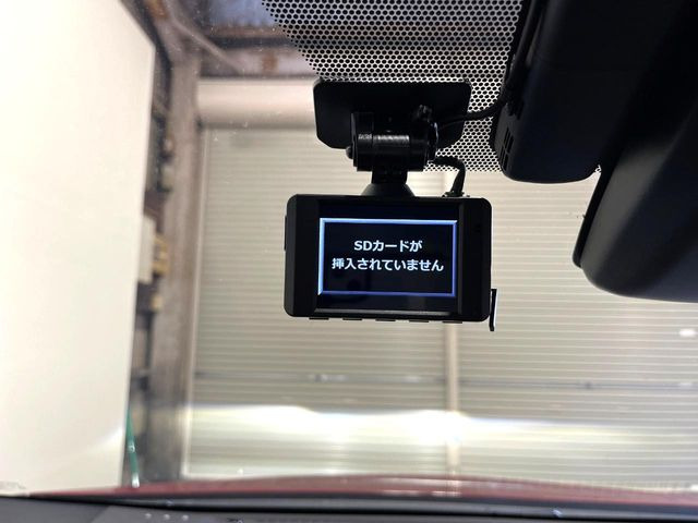 【ドライブレコーダー】安心・安全なカーライフに必須のドライブレコーダーを装備!走行中はもちろん、あおり運転や事故に遭遇した際の状況も映像で記録し、万一のリスクに備えます。