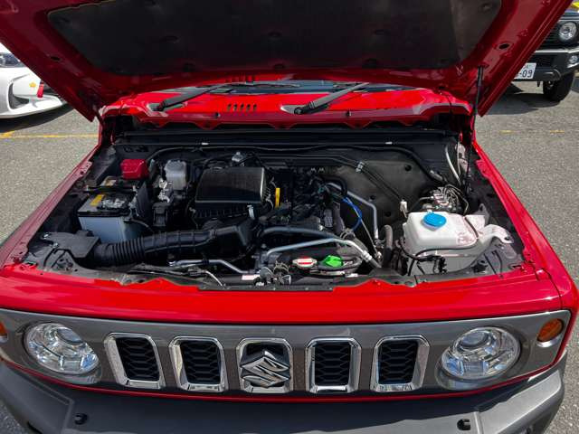 シエラの新車から人気のノマド純正色シズリング赤メタリック/黒ツートン作りましたノマド純正フロントグリルでノマドショート仕様お好きなメーカーでカスタム可能リフトUPもお任せください