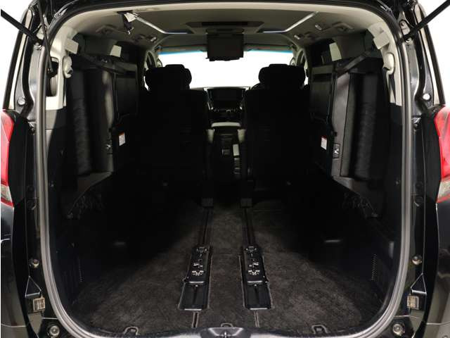 ミニバン最大級のスペース!ご家族、お友達とのキャンプやバーベキューほか、お仕事でも十分な容量が有ります!