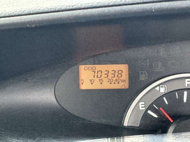 ☆明るく見やすいメーターパネルで走行距離数は70,000km☆