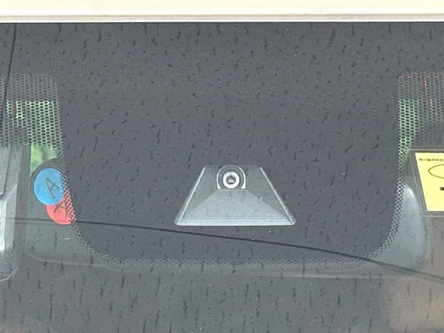 �y�z���_�Z���V���O�z���s���ɑO���̎ԗ�����F�����A�Փ˂������Ȏ��͌x��ƃu���[�L�ŏՓˉ���Ɣ�Q�y�����A�V�X�g�B�����S�Ƀh���C�u�����y���݂��������܂��B