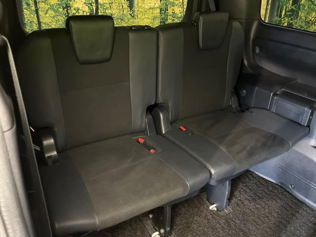 3列目シートはもちろん状態良好☆大人でもゆったりと座って頂けますので、大人数でのお出かけもラクラクです♪ご家族で、気の知れた仲間で、ドライブに行くのが楽しみですね♪