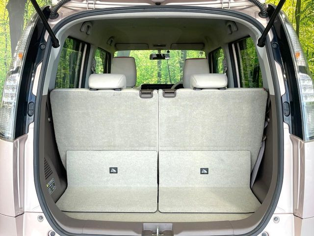 ���i�̂���������ʋ΁A���}���ɏ\���ȉ׎��X�y�[�X���m�ۂ��Ă���܂��B�Z�J���h�V�[�g��|���ƁA�傫�ȉו��̐ύڂ��\�ł���