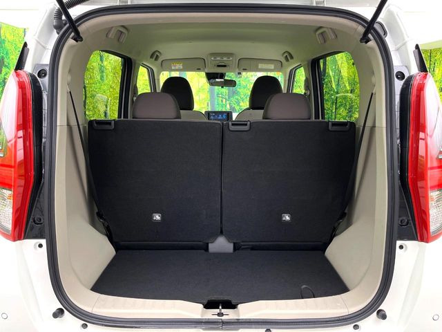 ���i�̂���������ʋ΁A���}���ɏ\���ȉ׎��X�y�[�X���m�ۂ��Ă���܂��B�Z�J���h�V�[�g��|���ƁA�傫�ȉו��̐ύڂ��\�ł���