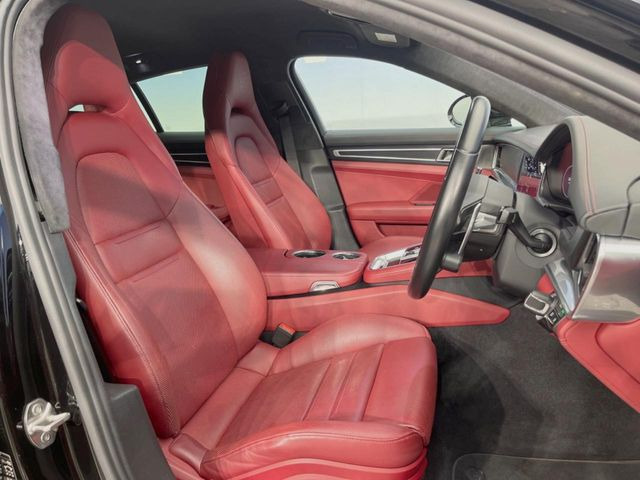 ●レザーシート:高級感漂うレッドレザーシートは、使用感も少なく良好なコンディションを保っております!その他、気になる箇所がございましたらお気軽にお問合せ下さい!