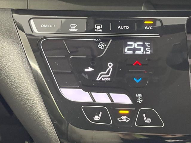 【シートヒーター】寒い日に重宝するシートヒーター!エアコンより早く温まってくれるので寒がりの人も安心ですね♪エアコンの温風は乾燥するから苦手、という方にもをおすすめです。