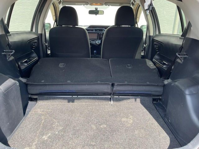 ���i�̂���������ʋ΁A���}���ɏ\���ȉ׎��X�y�[�X���m�ۂ��Ă���܂��B�Z�J���h�V�[�g��|���ƁA�傫�ȉו��̐ύڂ��\�ł���