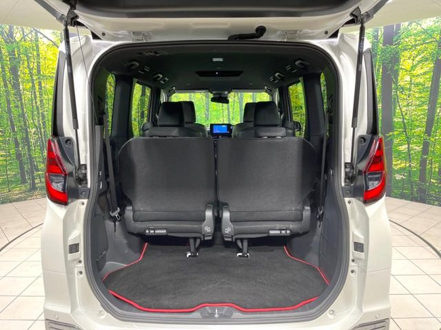 普段のお買い物や通勤、送迎等に十分な荷室スペースを確保しております。セカンドシートを倒すと、大きな荷物の積載も可能です♪