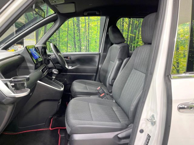 運転席シート廻りは使用感も少なく、良好な状態となっています。丁寧に使われていたことがよくわかりますね。