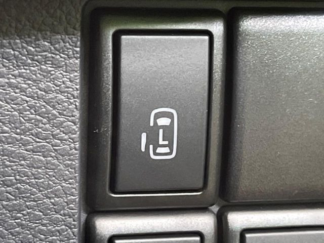 【パワースライドドア】スマートキーや運転席のスイッチでスライドドアの開閉が可能♪電動だから力を入れてドアを開ける必要が無く、小さいお子様でも、重い荷物を持っている時もラクに開け閉めできます♪