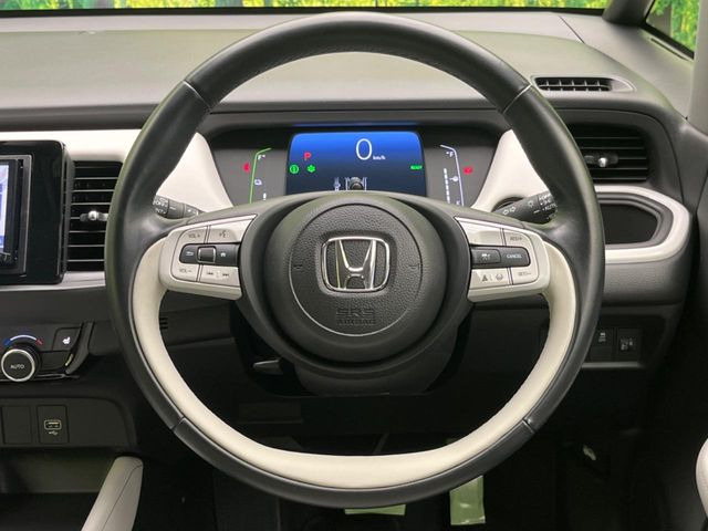 �y�����v�����X�e�A�����O�z�㎿�Ȋv���g�p���邱�ƂŁA��ɂ����������݂ƂĂ��^�]���₷���n���h���ł���