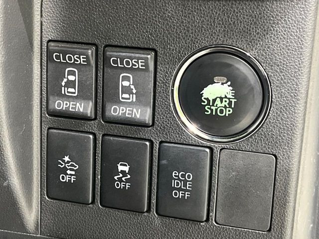 【両側パワースライドドア】スマートキーや運転席のスイッチで後席両側スライドドアの開閉が可能♪電動だから力を入れてドアを開ける必要が無く、小さなお子様でも簡単に開け閉めでき快適です♪