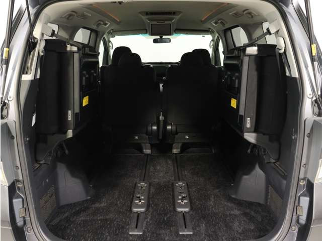 ミニバン最大級のスペース!ご家族、お友達とのキャンプやバーベキューほか、お仕事でも十分な容量が有ります!