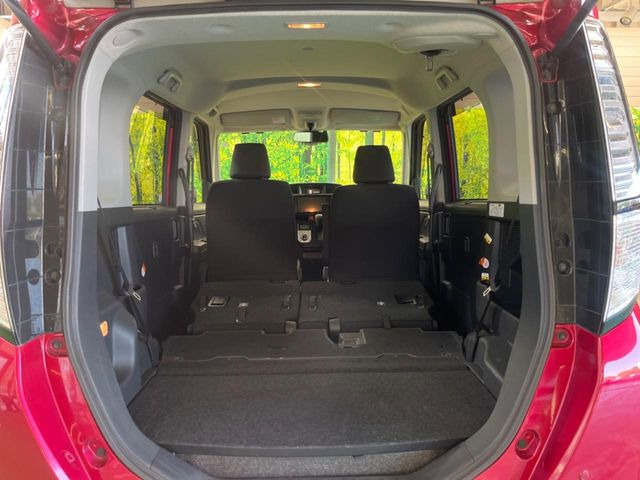 後席を格納すると、これだけの広さが!シーンに合わせたシートアレンジで、大きな荷物も積むことが出来ます♪