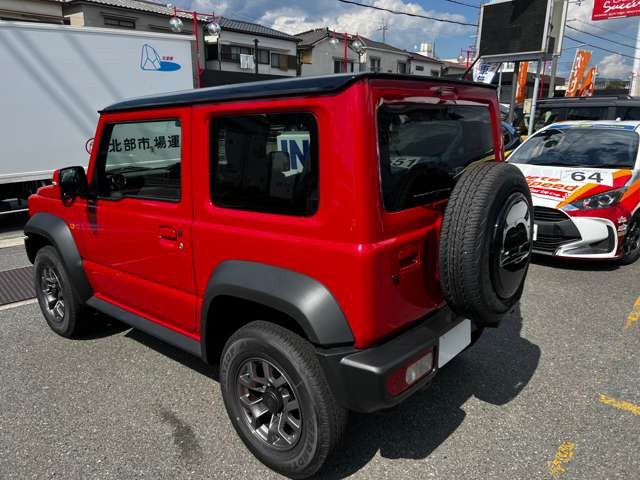 シエラの新車から人気のノマド純正色シズリング赤メタリック/黒ツートン作りましたノマド純正フロントグリルでノマドショート仕様お好きなメーカーでカスタム可能リフトUPもお任せください