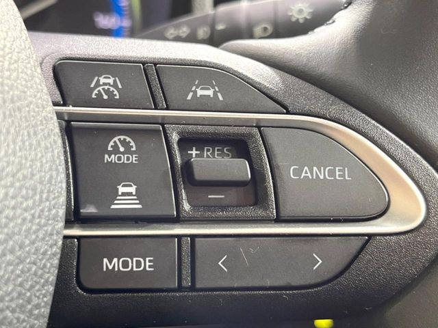 【レーダークルーズコントロール】高速道路での長距離走行が楽に!!自動で速度を保つクルーズコントロールが、衝突軽減システムと連携し、前方の車両を感知して車間を保つように速度調節してくれます!!