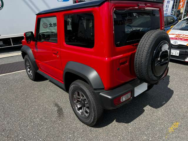 シエラの新車から人気のノマド純正色シズリング赤メタリック/黒ツートン作りましたノマド純正フロントグリルでノマドショート仕様お好きなメーカーでカスタム可能リフトUPもお任せください