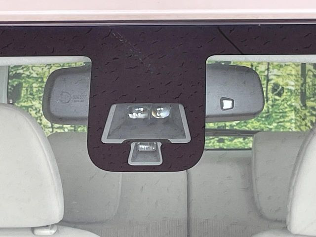 【エマージェンシーブレーキ】走行中に前方の車両等を認識し、衝突しそうな時は警報とブレーキで衝突回避と被害軽減をアシスト。より安全にドライブをお楽しみいただけます。