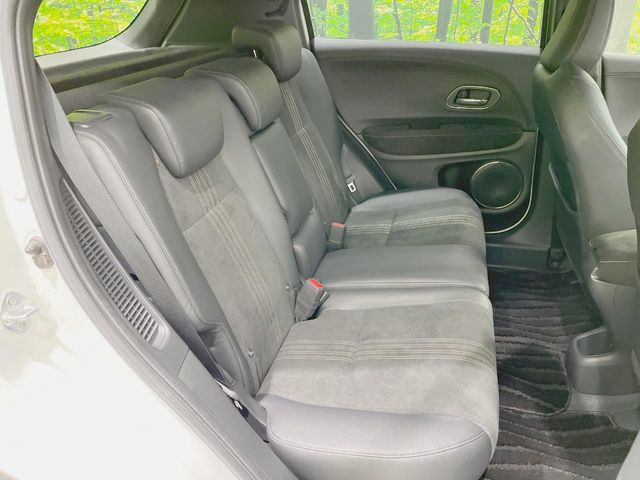 後部座席も気になるようなキズ・汚れやへたり等、大きなダメージはなく、良好な状態です。