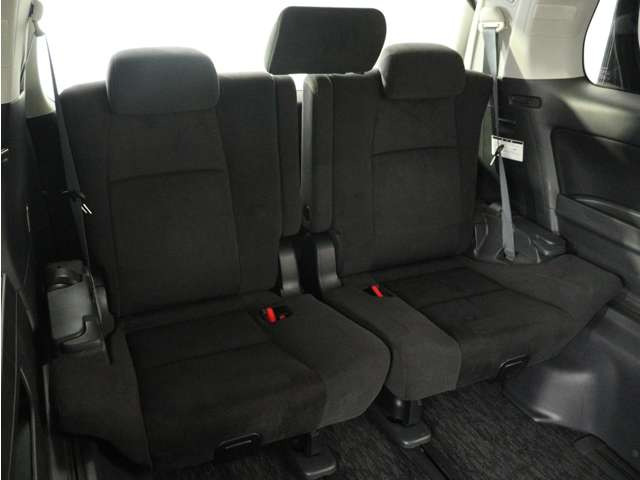 サードシートも広々とした空間をご用意しております!シートアレンジにて、快適スペースを作ることも可能となっております!アレンジパターンも豊富で、様々なシーンにご利用いただけます!