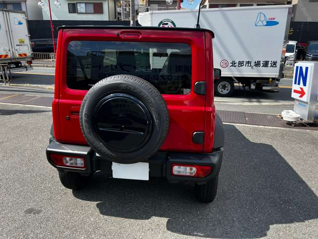 シエラの新車から人気のノマド純正色シズリング赤メタリック/黒ツートン作りましたノマド純正フロントグリルでノマドショート仕様お好きなメーカーでカスタム可能リフトUPもお任せください