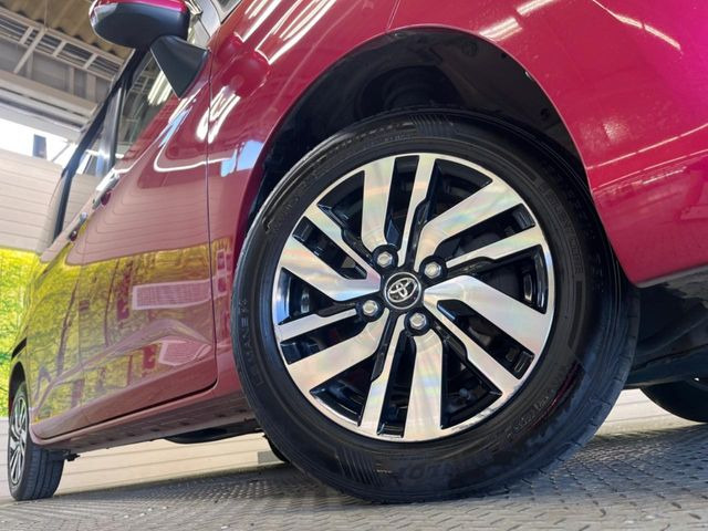 【純正オプション14インチアルミホイール】純正オプションホイールを装着。走行性能の向上に加え、外観もよりスタイリッシュになっています。