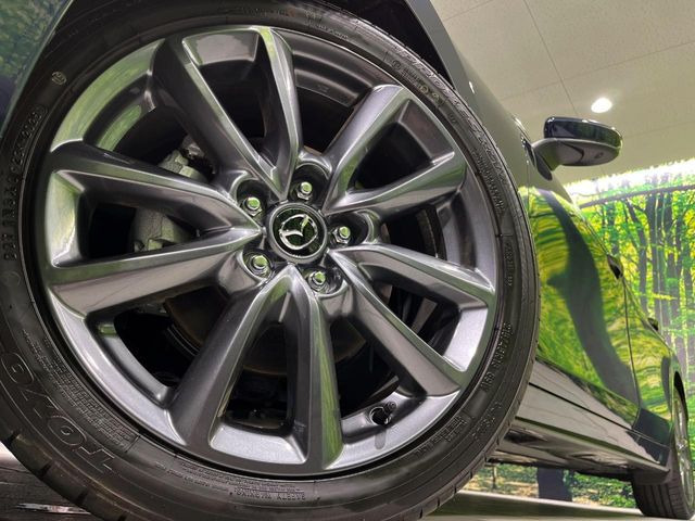 �y����18�C���`�A���~�z�C�[���z�O�ςɃ}�b�`���������A���~�z�C�[���𑕒����Ă���܂��B�e��ЊO�A���~�z�C�[����A�X�^�b�h���X�^�C�����戵�����Ă���܂��B���񂲑��k����������